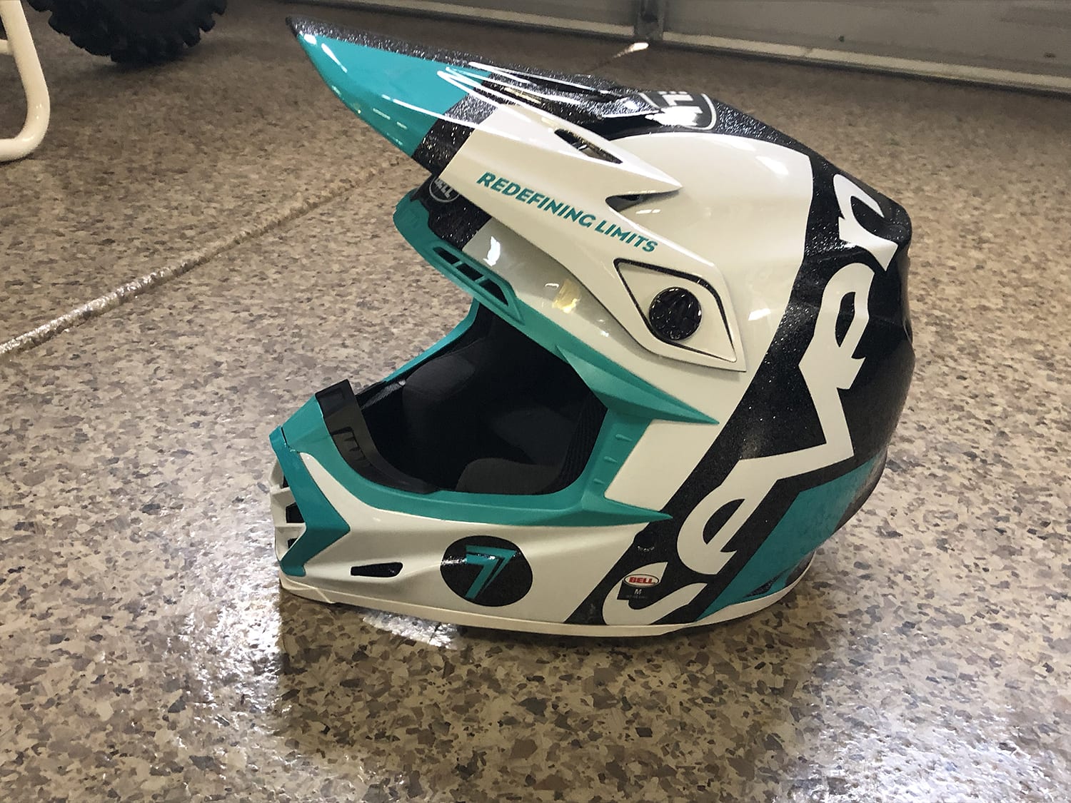 Garage Finds | Seven X Bell Moto 9 MIPS Sample - Swapmoto Live