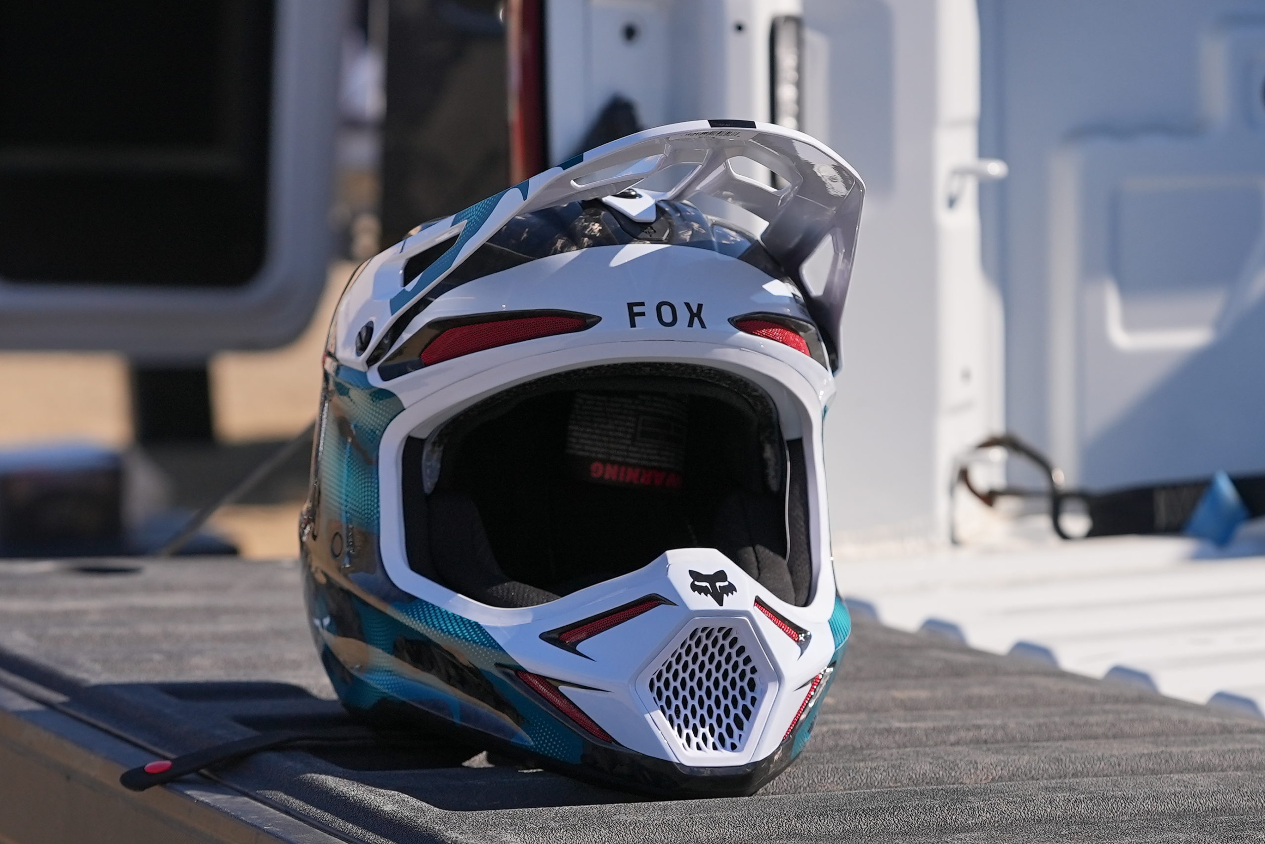 Fox Racing V3 Helmet | Track Tested - Swapmoto Live