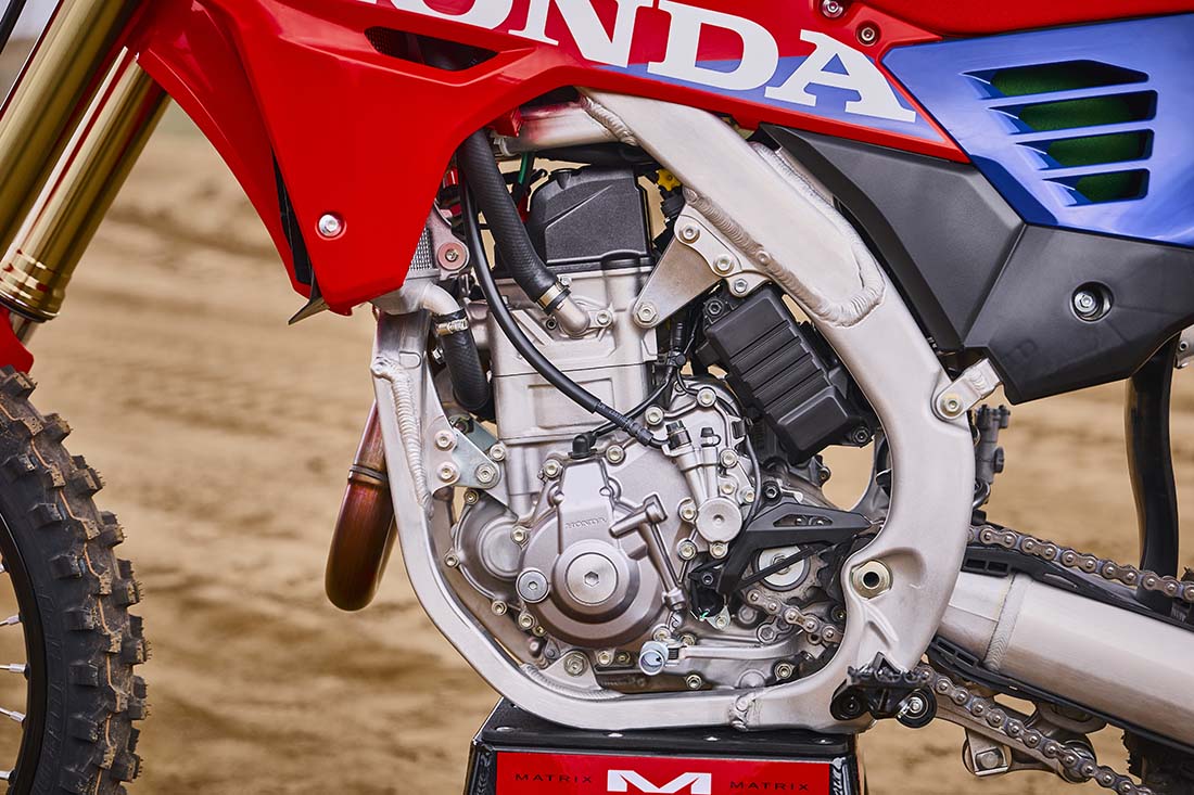 2027 Honda CRF450R Unveiled! 10 Pounds Lighter! - Swapmoto Live